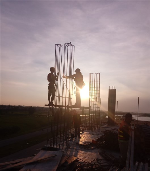 Triển vọng ngành xây dựng năm 2023: Điểm sáng từ khu vực hạ tầng và công nghiệp