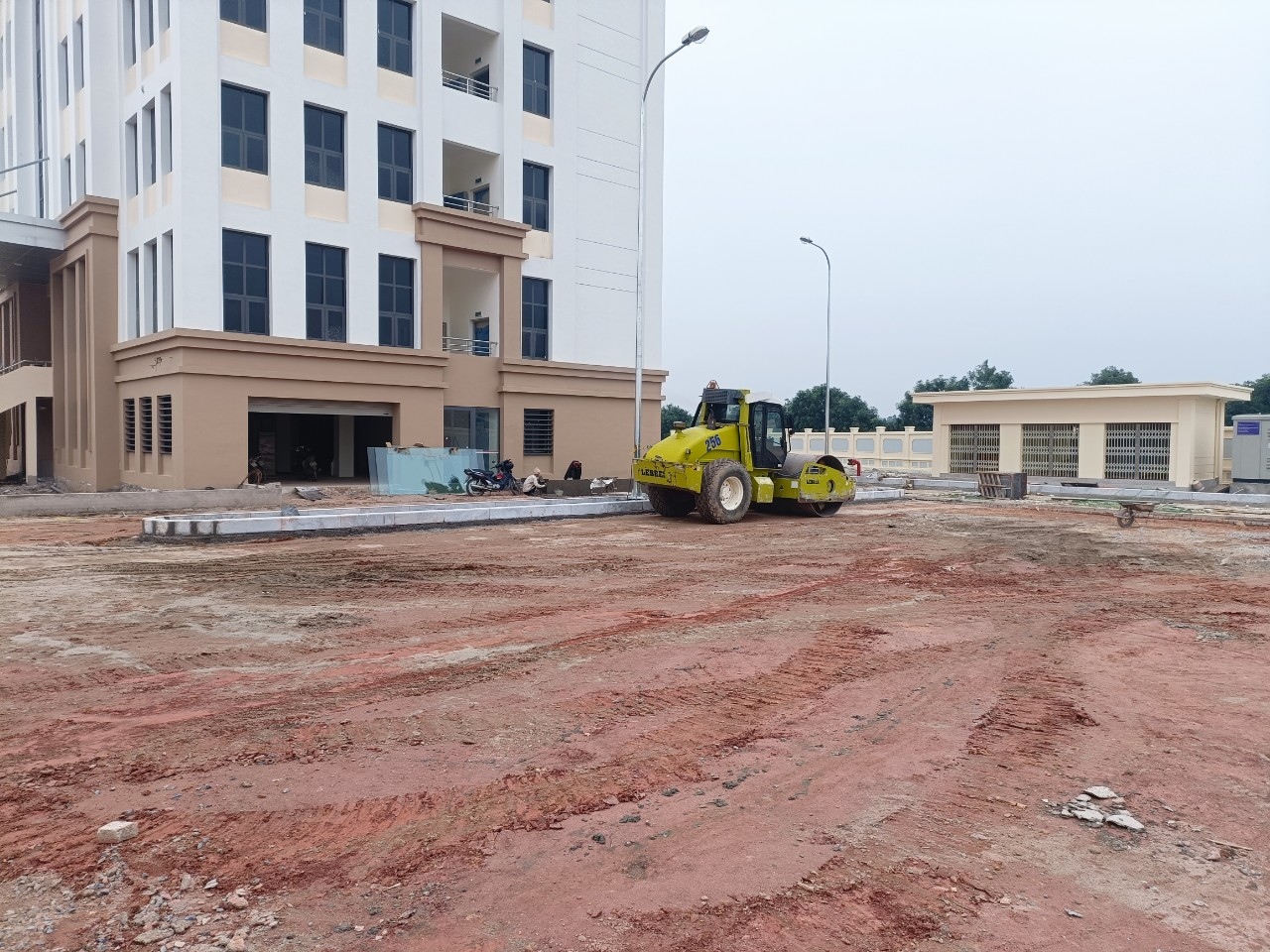 Thi công sân đường chi cục thuế Phúc Yên